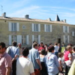 Dans la cour du château Puynard